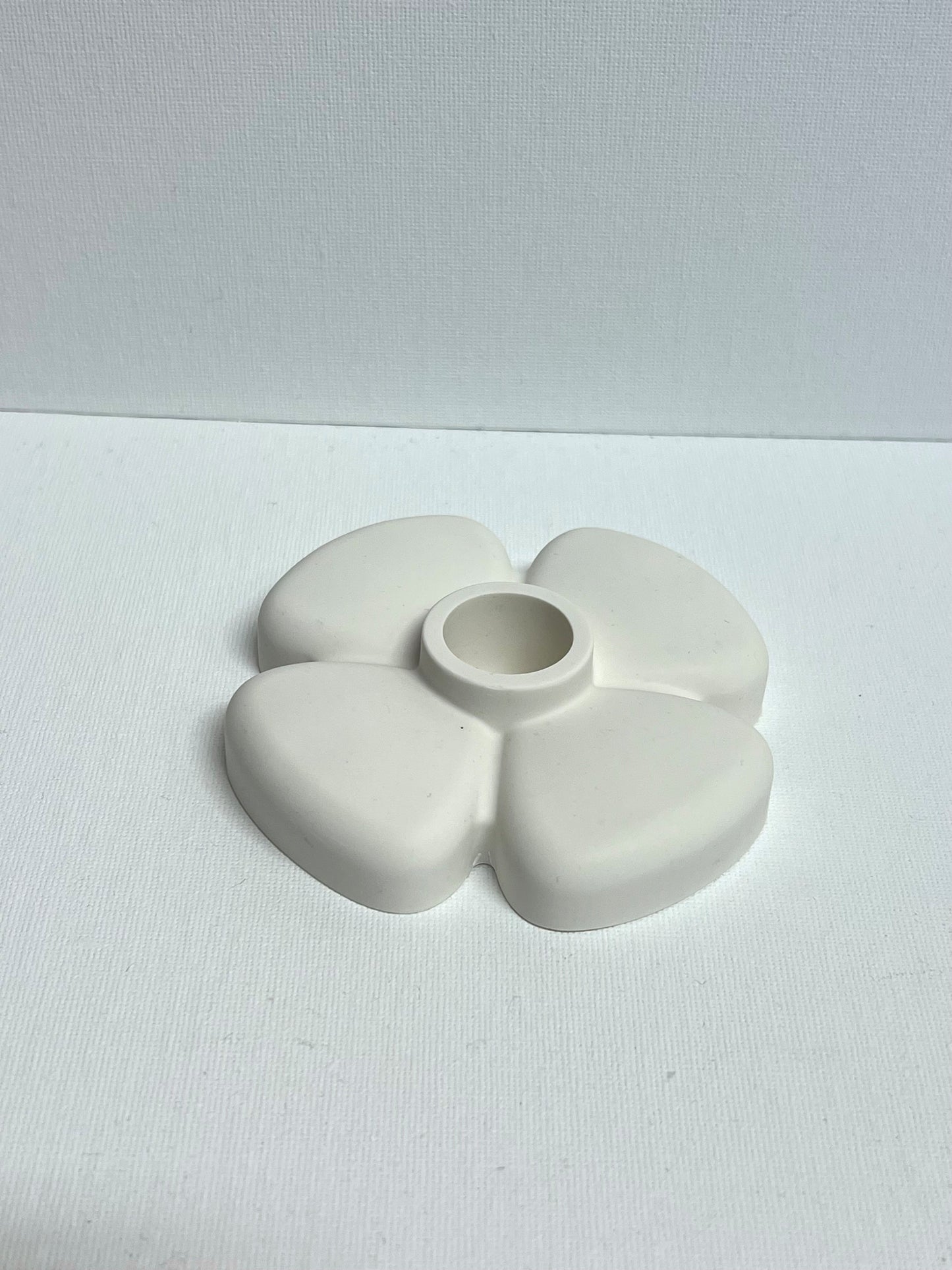 4 petal candle holder
