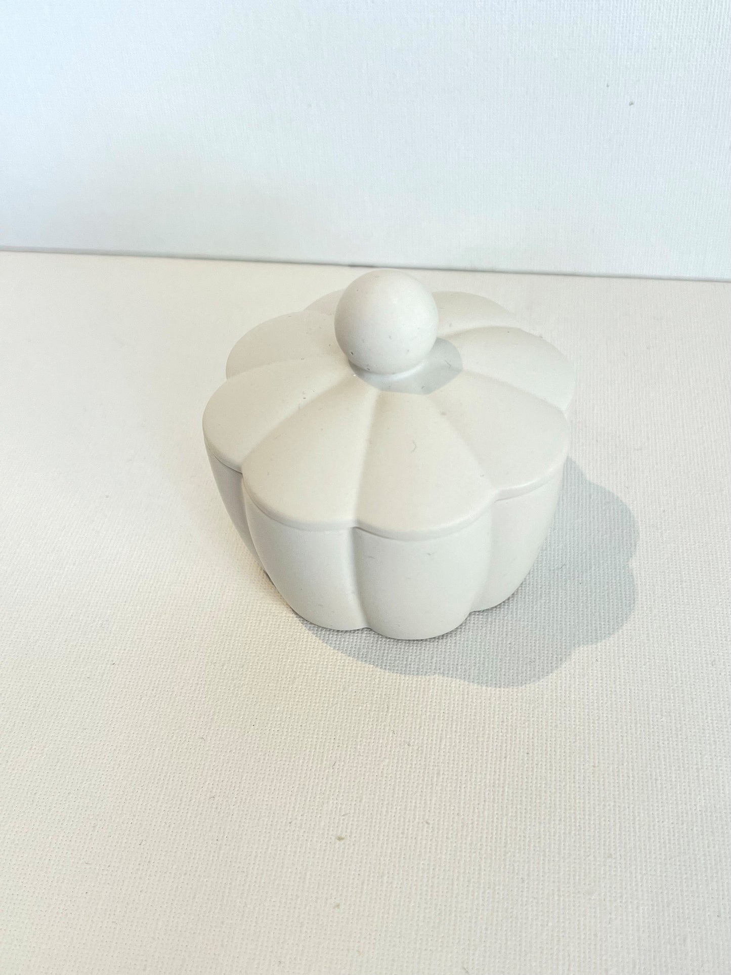 Flower shaped jar
