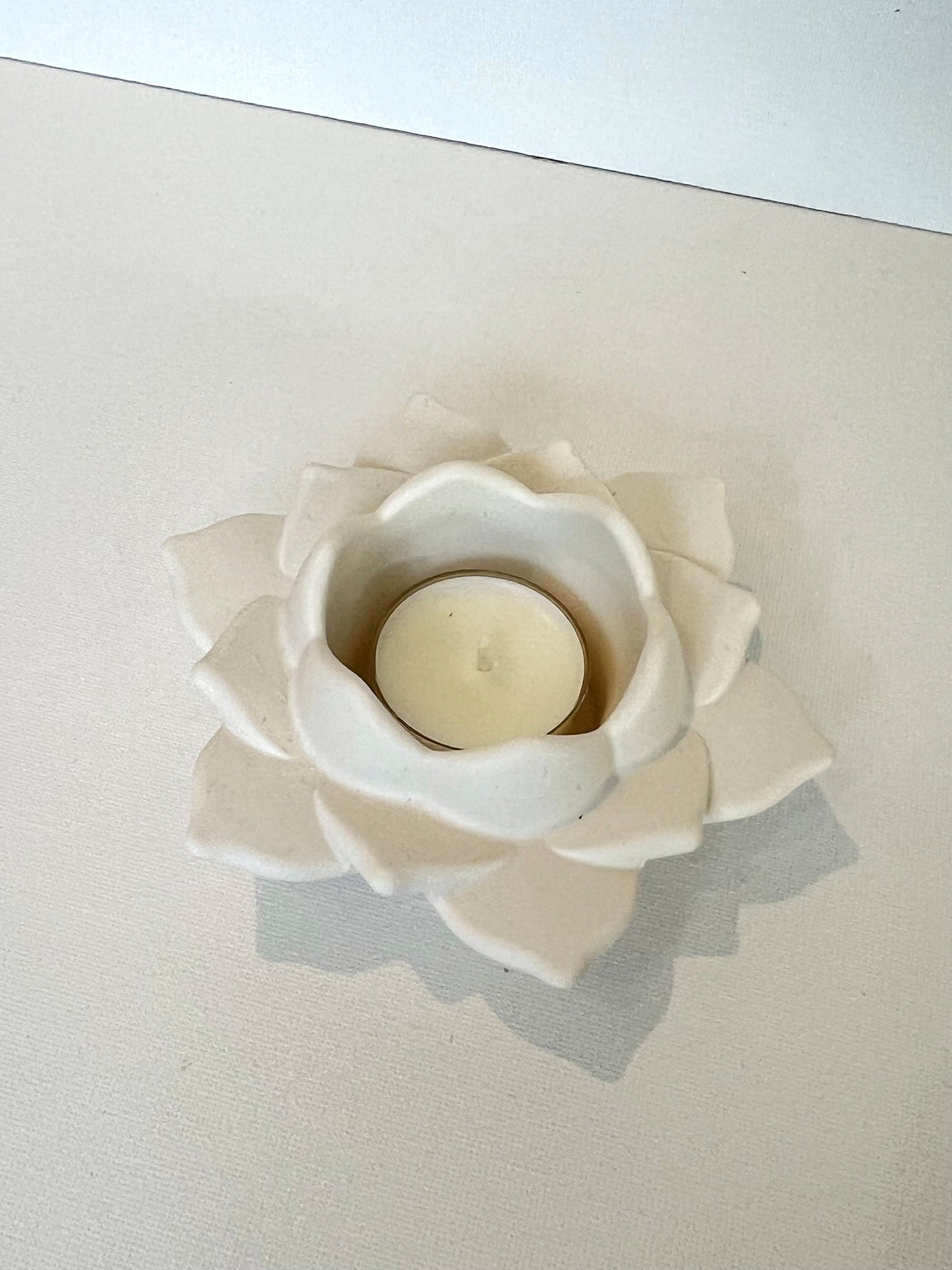 Lotus tealight holder