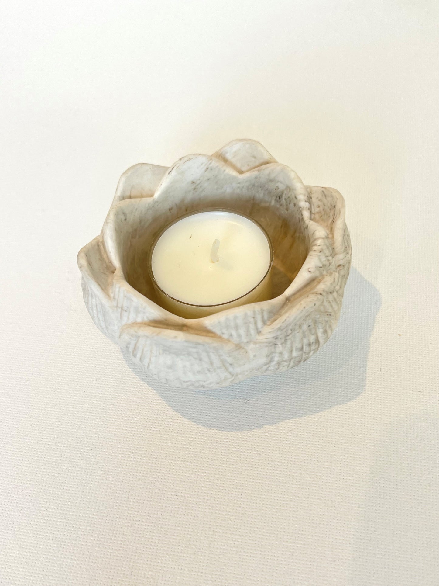 Flower tealight holder