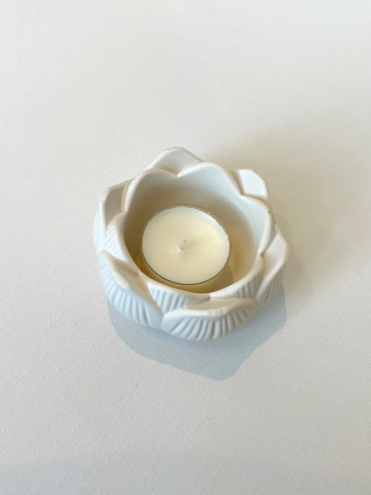 Flower tealight holder