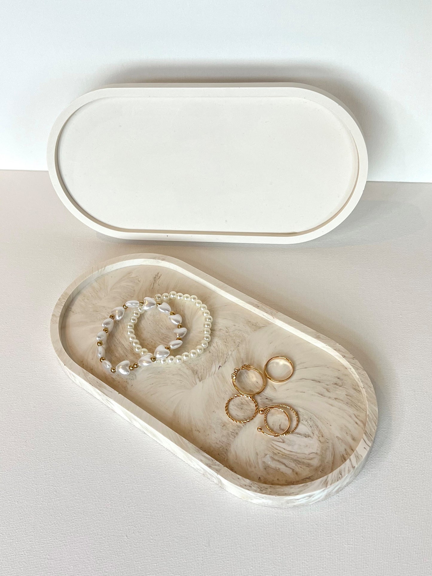 Oval tray