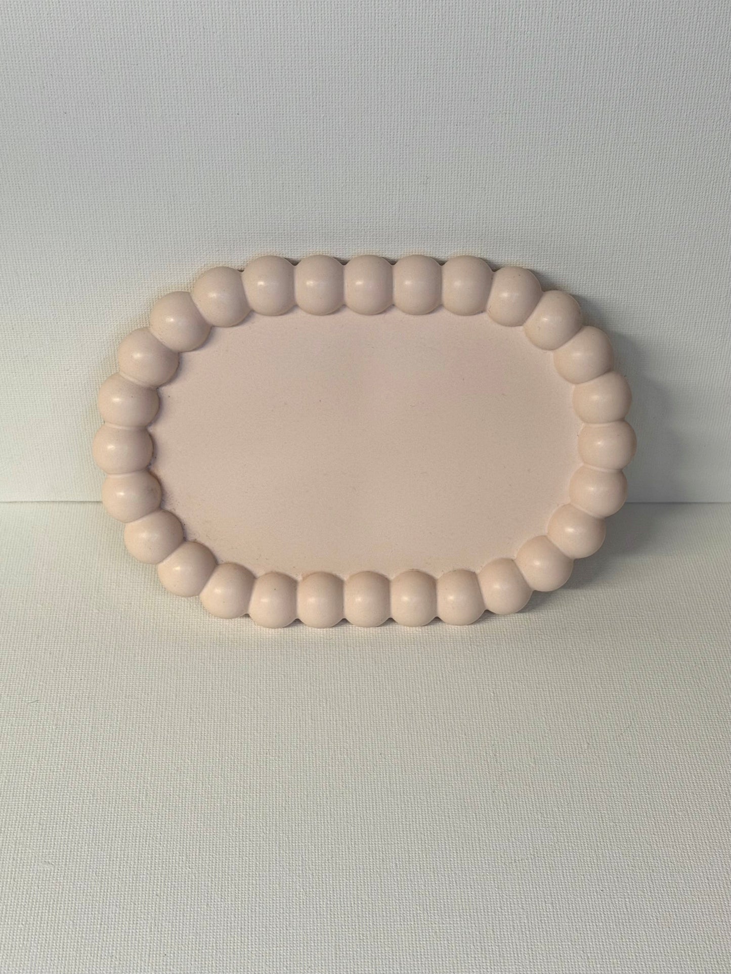 Oval tray with bubble edge