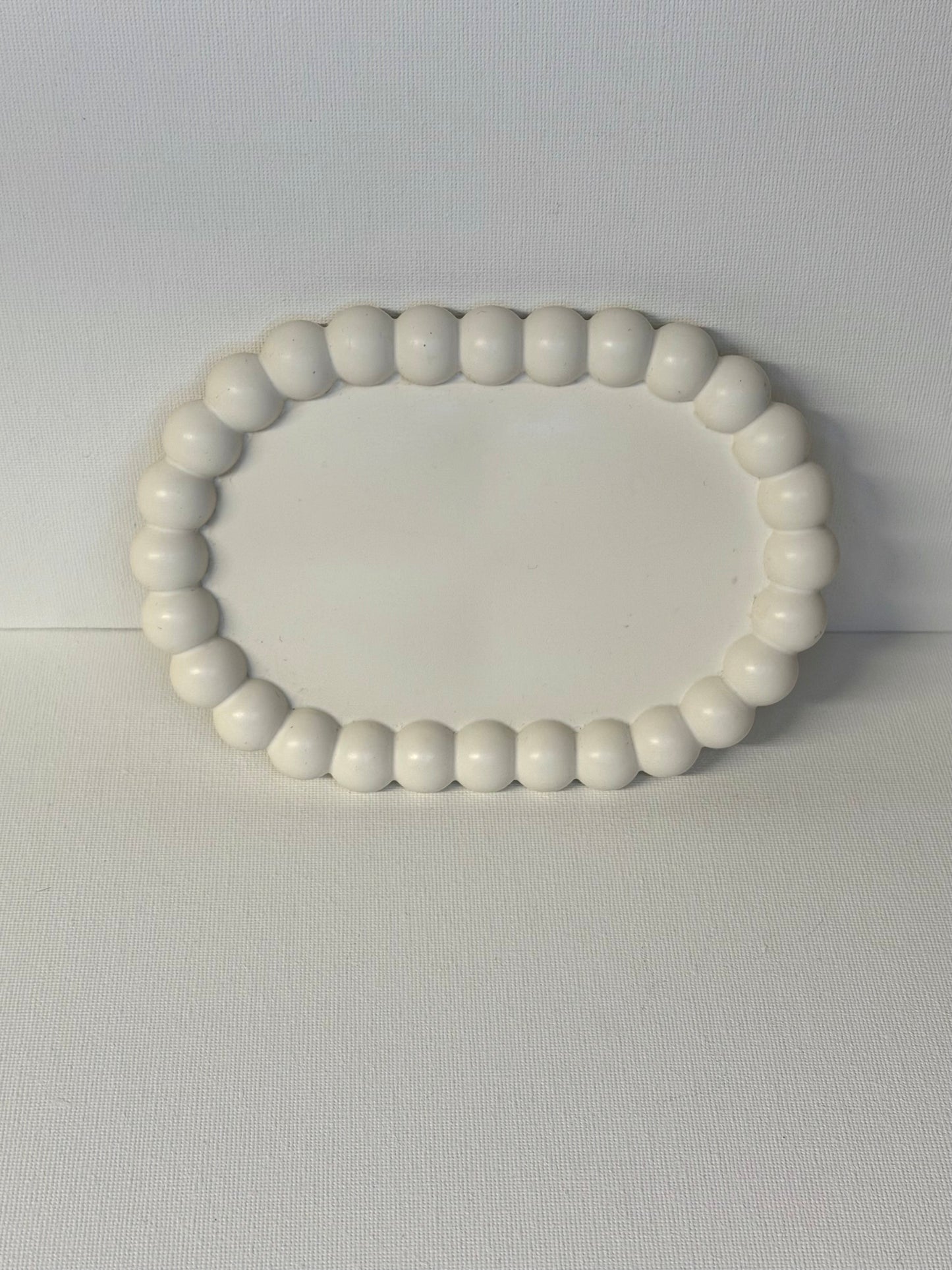 Oval tray with bubble edge
