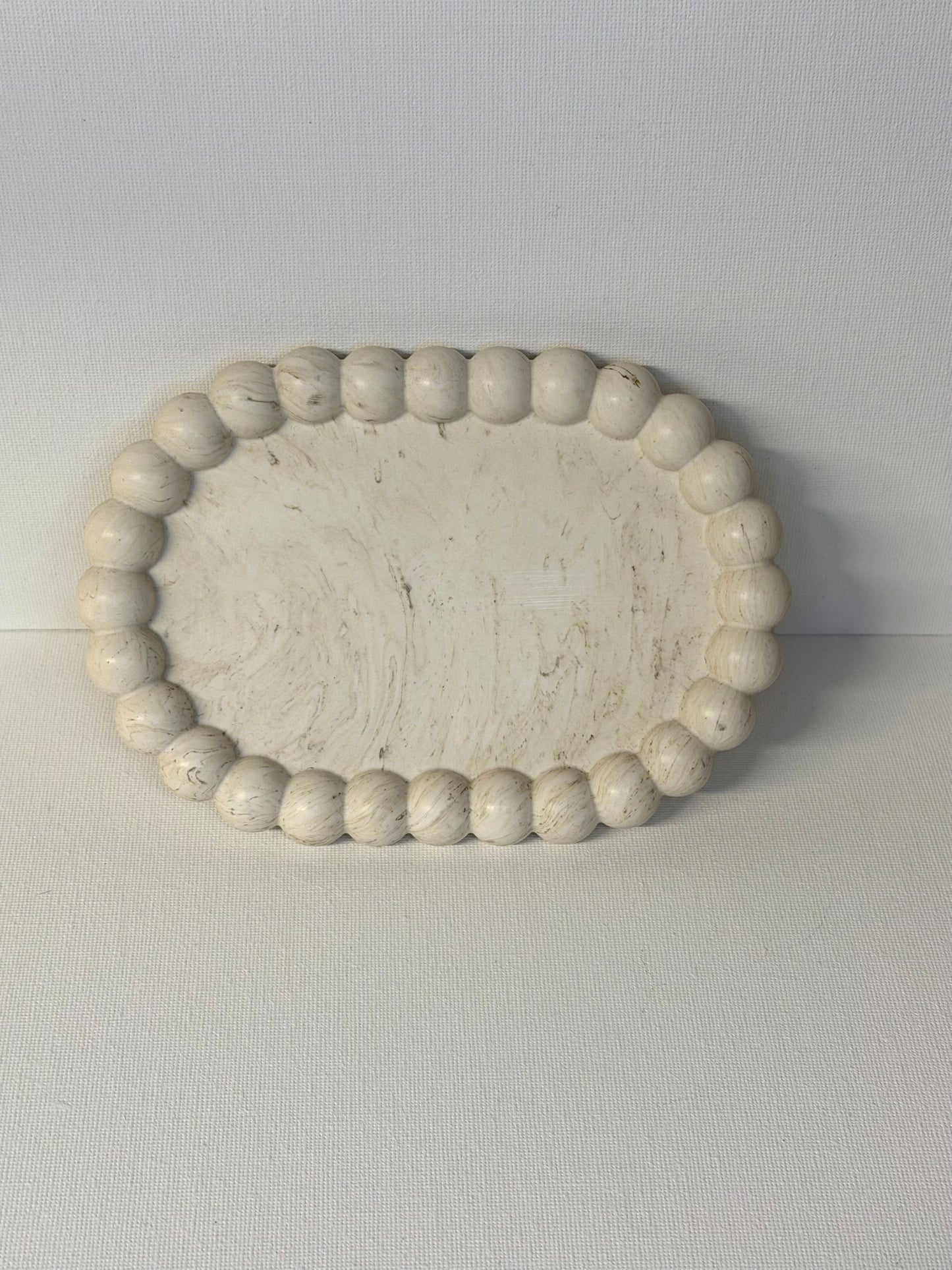 Oval tray with bubble edge