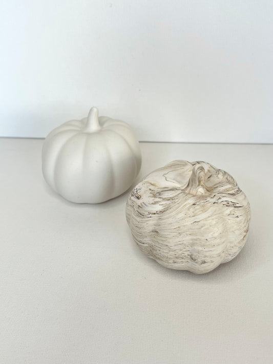 Jesmonite medium gresskar i hvit og marmor farge, minimalistisk interiørdekor for året rundt.