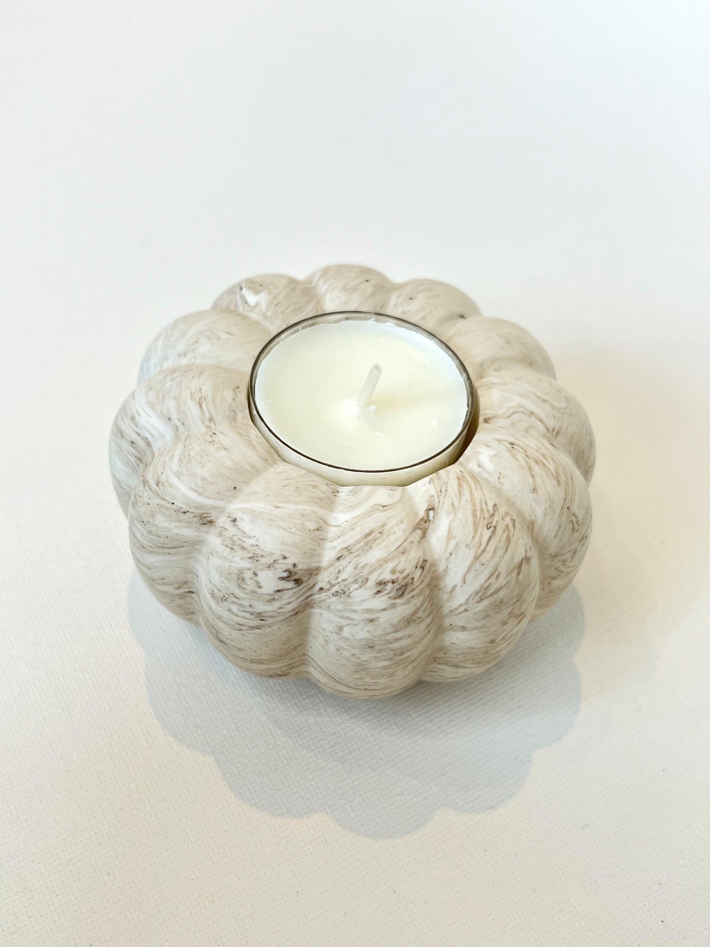 Pumpkin-shaped tealight holder