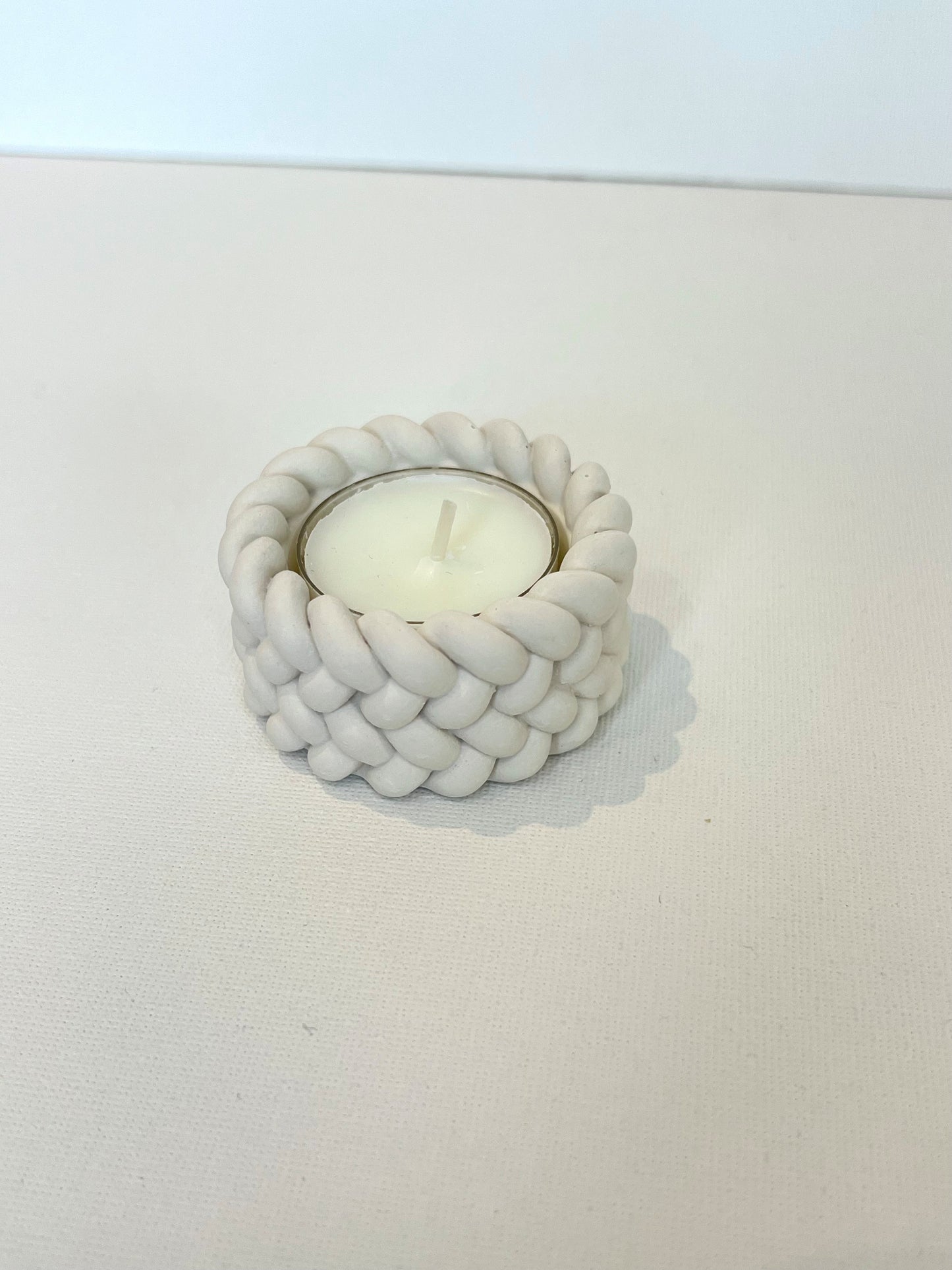 Braided tealight holder