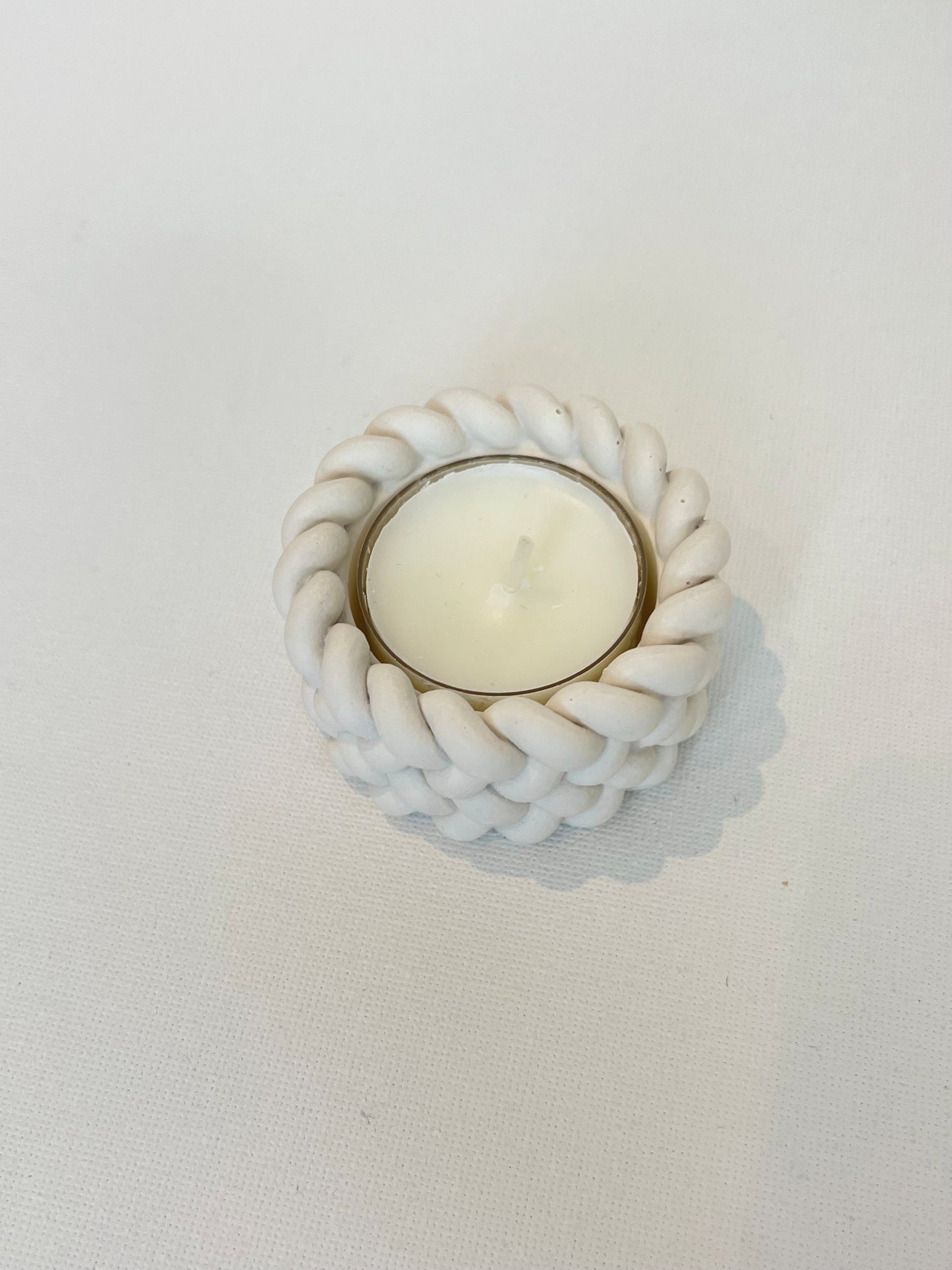 Braided tealight holder