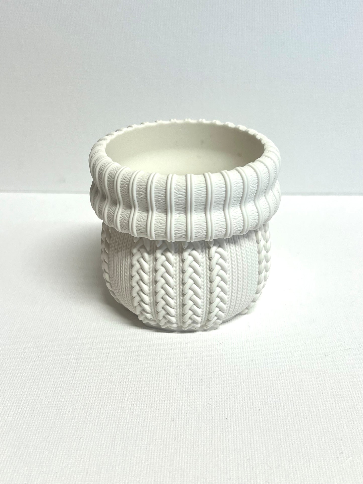Knitted jar