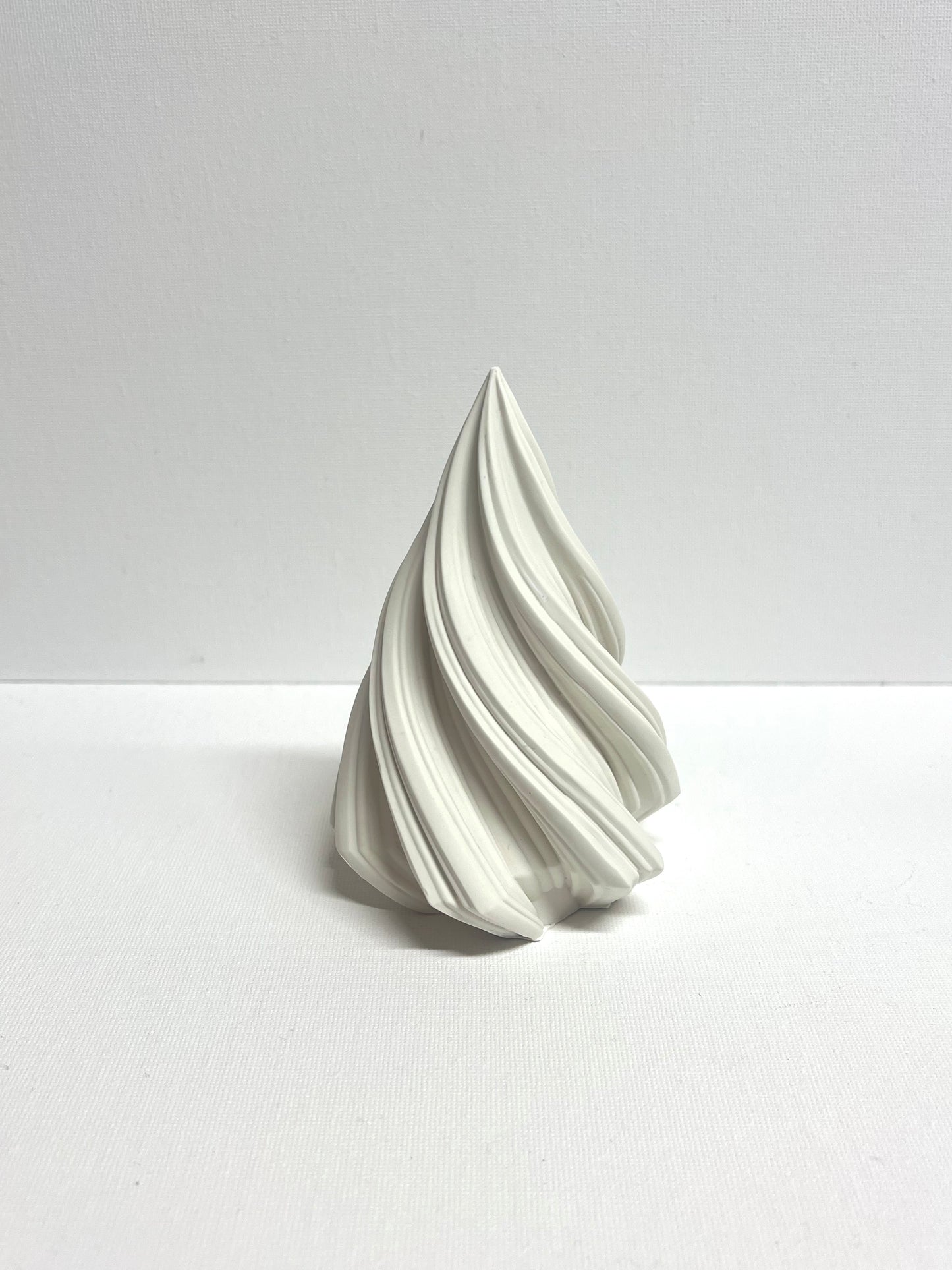 Swirley christmas tree - big