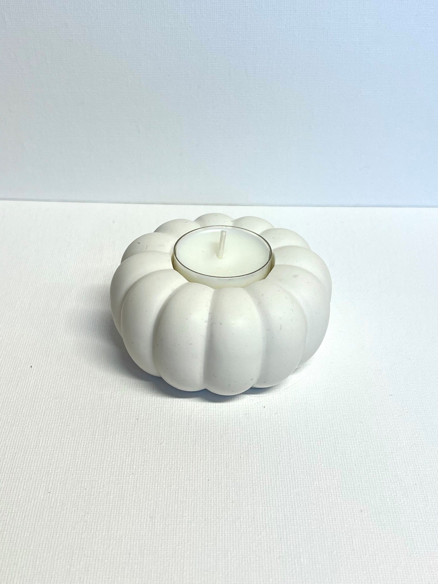 Pumpkin-shaped tealight holder