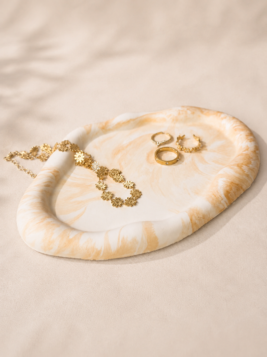 Tray with wavy shape